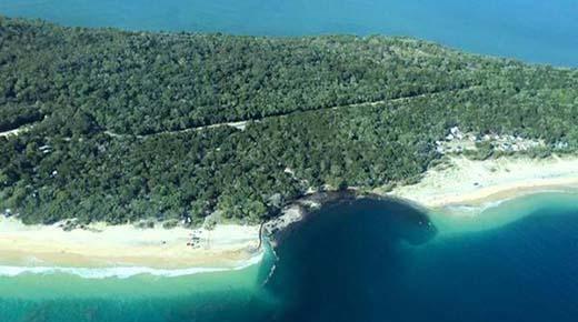 El increíble agujero que devoró una playa de Australia-0